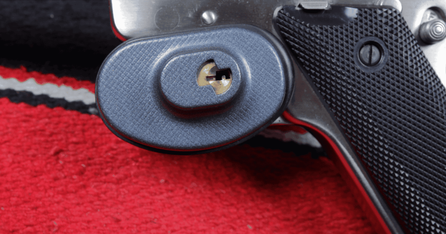 Gun with safety lock