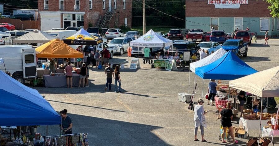 Farmers Market in Hitch Lot in Excelsior Springs