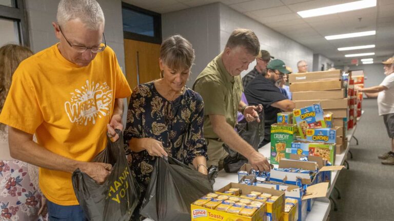 Volunteers Join Forces to Provide Over 500 Food Kits for Excelsior Springs Students