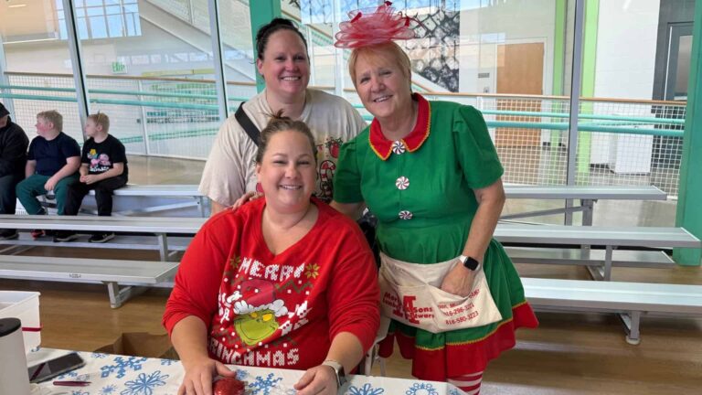 Annual Elf Factory Brings a Busy Day of Crafts to Excelsior Springs during Christmas Kickoff