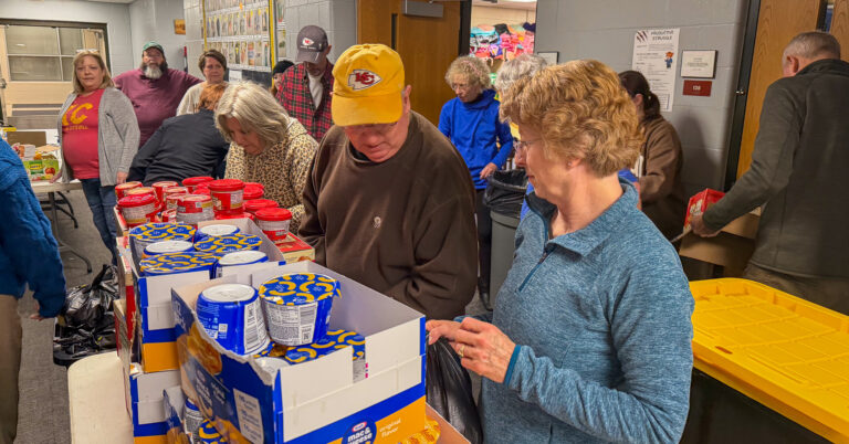 Volunteers pack 576 weekend food kits for Excelsior Springs students